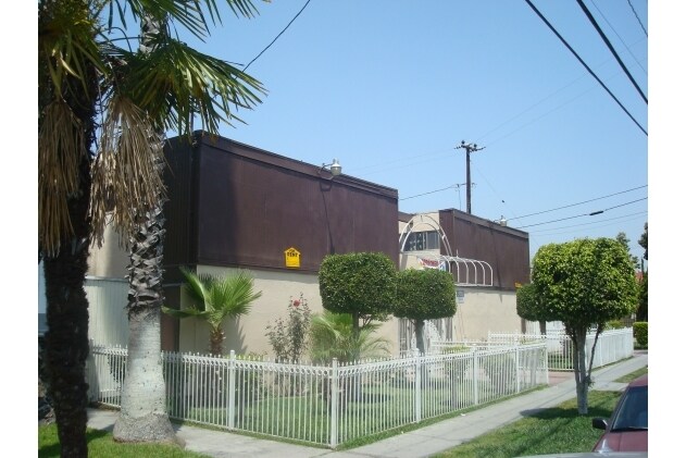 Foto del edificio - 16131 Eucalyptus Ave