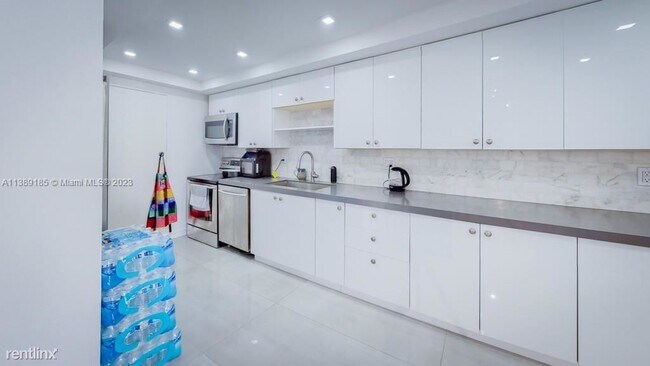 Building Photo - 2 br, 2 bath Condo - 18051 Biscayne Blvd A...