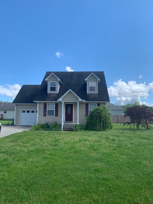 Primary Photo - 3 Bedroom in GREAT LOCATION in the Center ...