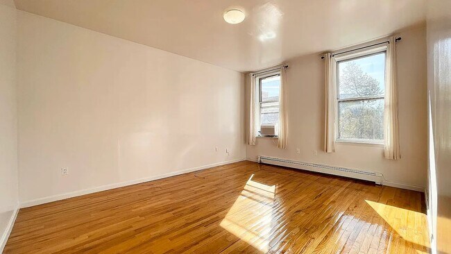 Foto del edificio - 1374 Bushwick Ave