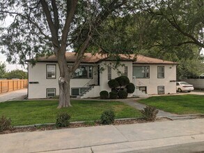 Building Photo - 712 S Canyon St