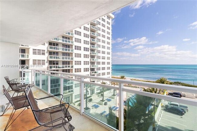 Foto del edificio - 6917 Collins Ave
