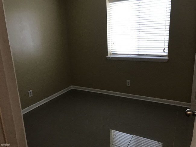 Building Photo - 7580 La Fontaine Dr