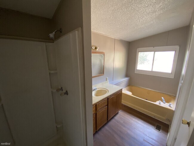 Foto del edificio - 270 Pecan Grove Blvd