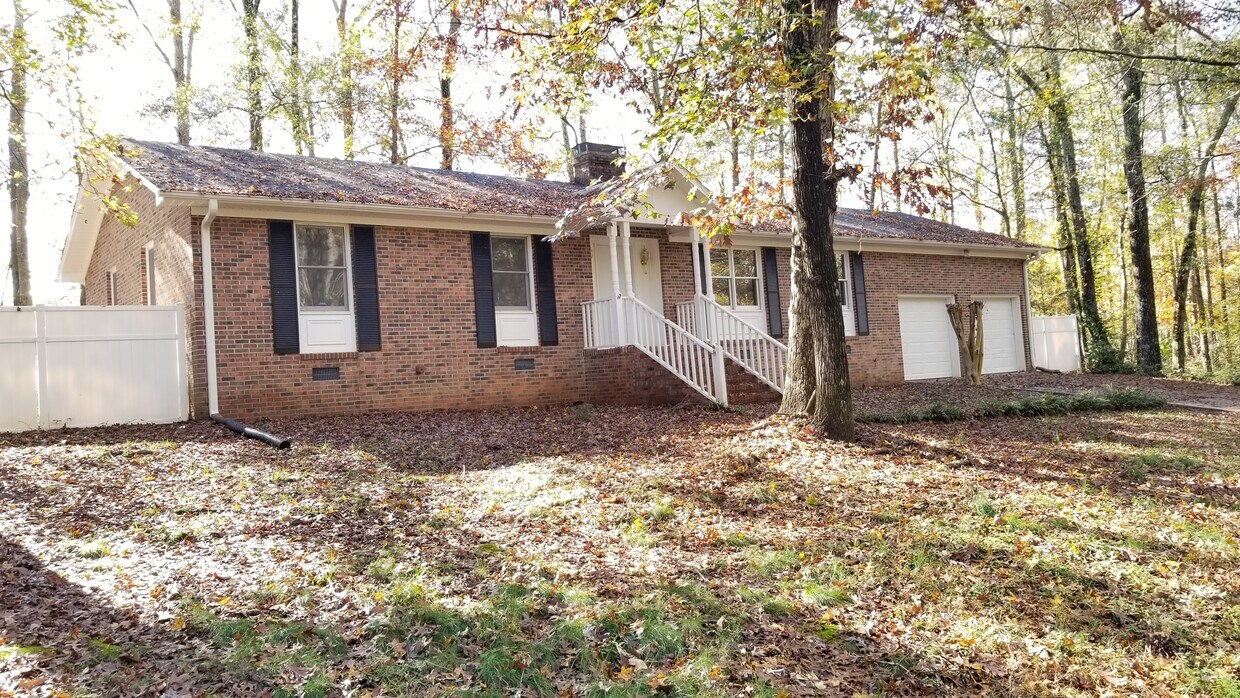 301 Stratford Rd, Pendleton, SC 29670 House Rental in Pendleton, SC