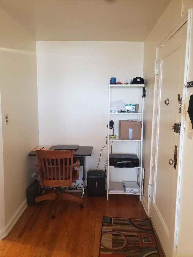 Building Photo - 6730 Clyde St