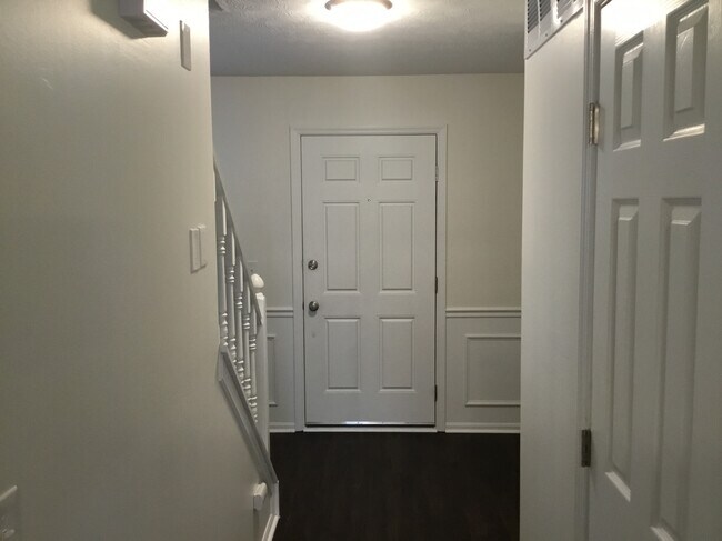 Building Photo - 975 Stone Ridge Lane