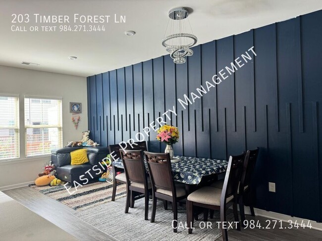 Foto del edificio - 203 Timber Forest Ln