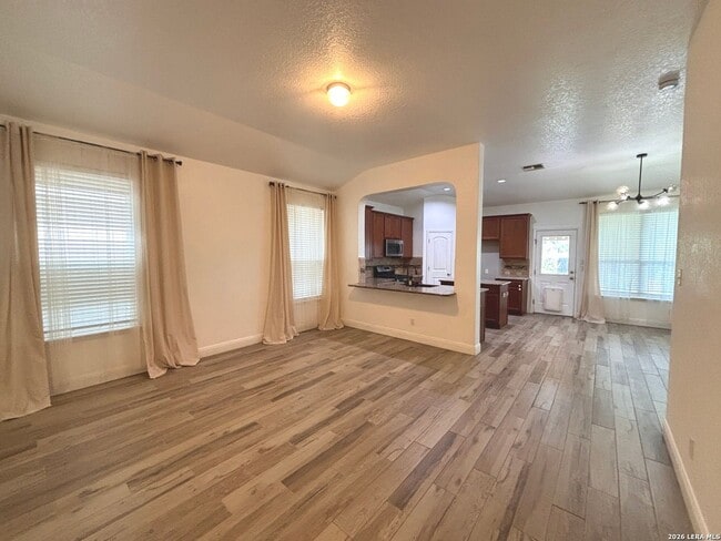 Building Photo - 4 Bedroom Home with Outdoor Kitchen in Wortham Oaks San Antonio