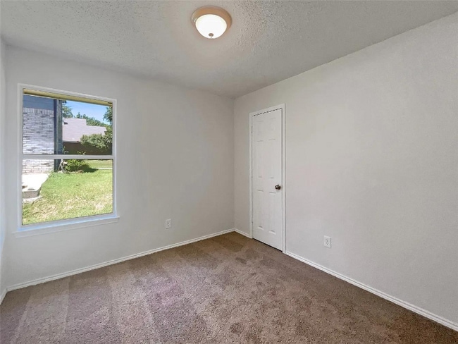 Building Photo - 2305 Rockhill Rd