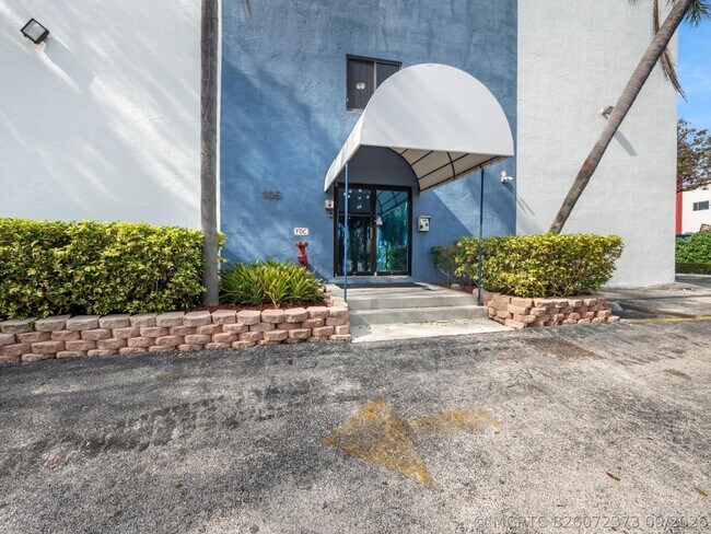 Foto del edificio - 105 S Riverside Dr