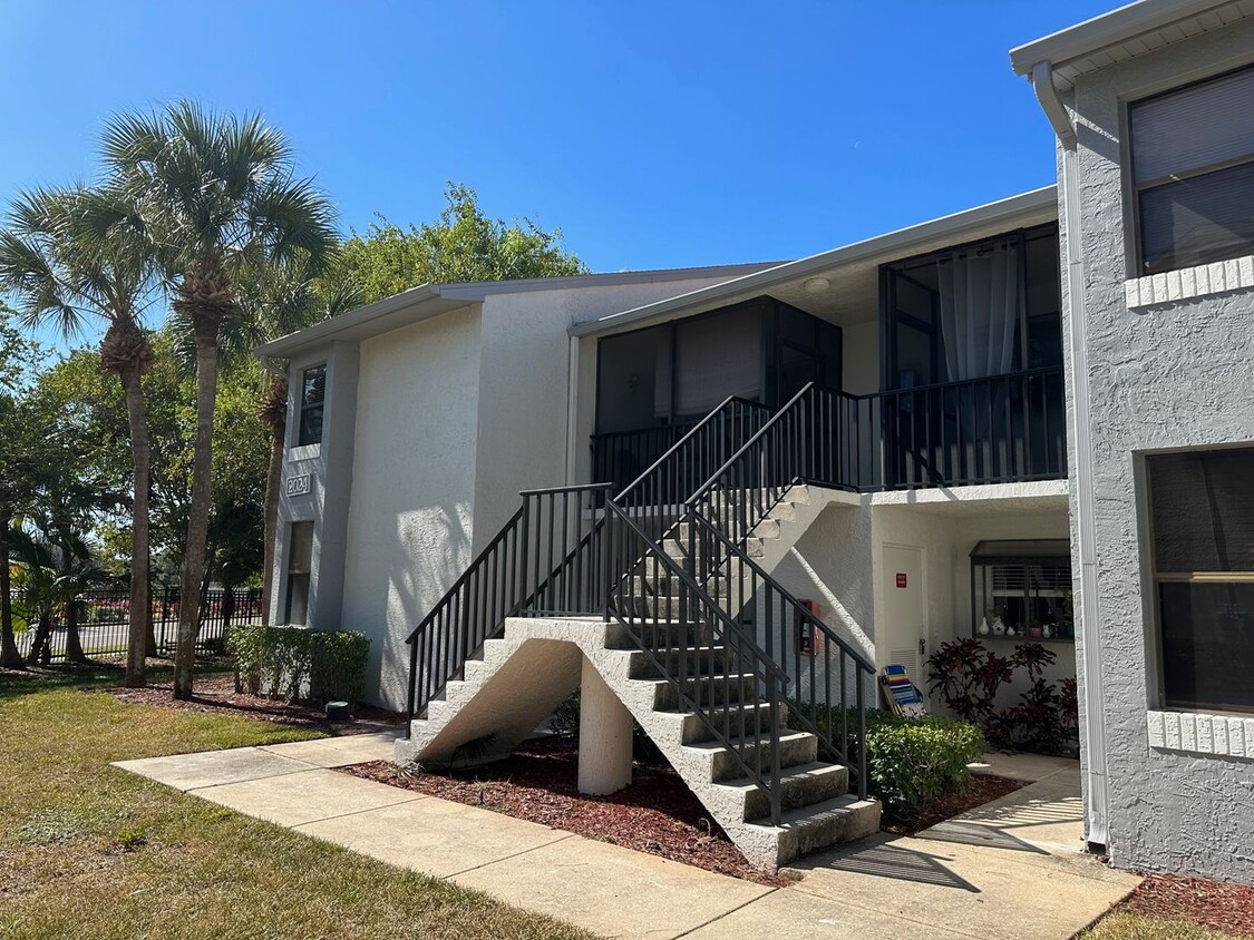 Primary Photo - Charming Second Floor 2bd/2ba Unit with In...