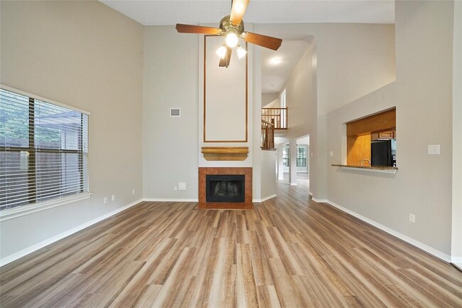 Building Photo - 2402 Brookdale Dr
