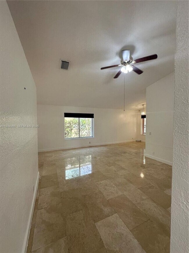 Foto del edificio - 4279 Greenbriar Ln