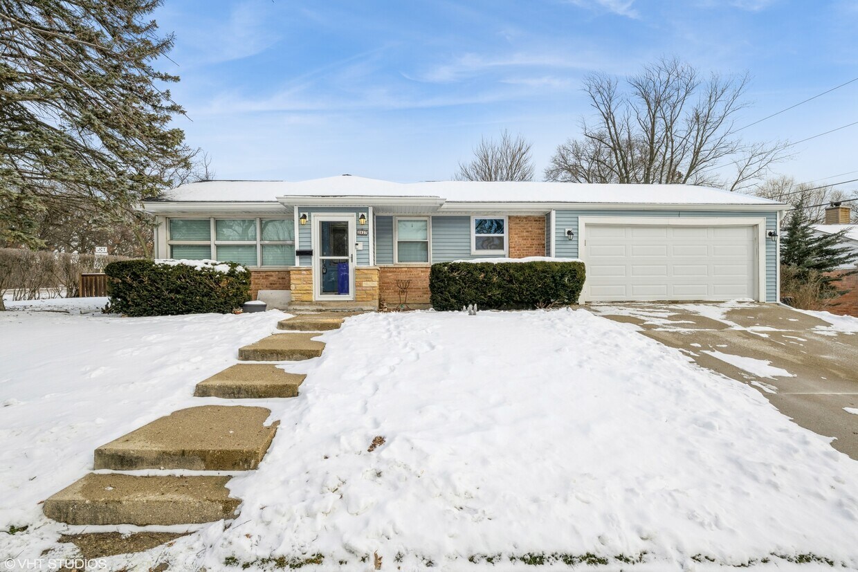 Primary Photo - 2027 Dundee Rd