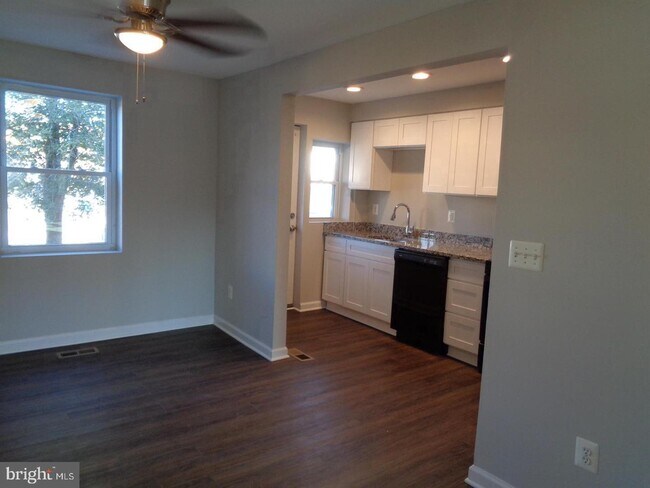 Foto del edificio - 7508 Lawrence Rd