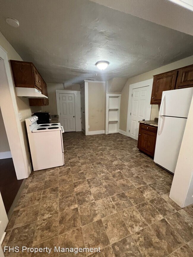 Building Photo - 3 br, 1 bath House - 932 N National