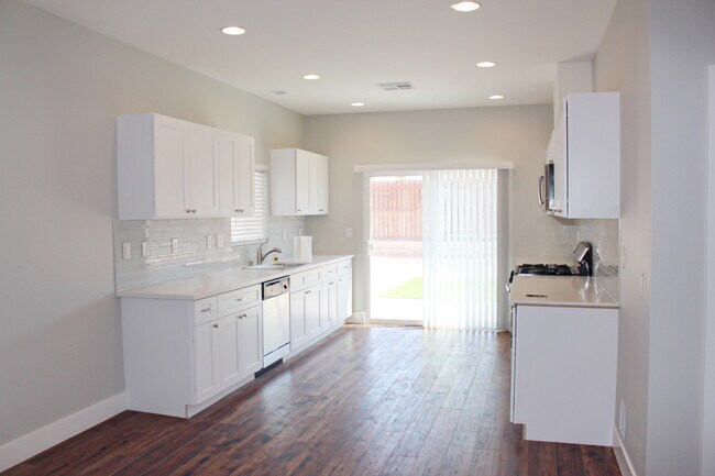 Building Photo - 4963 San Rafael Ave