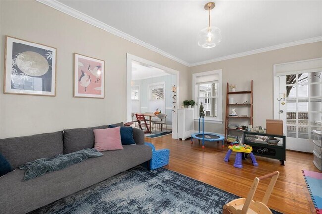 Foto del edificio - 422 Wayland Ave