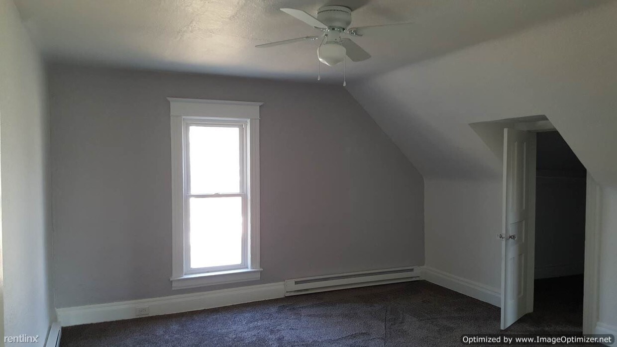 3 br, 1 bath - 433 E Bremer St Upstairs apt - 3 br, 1 bath  - 433 E Bremer St Upstairs apt