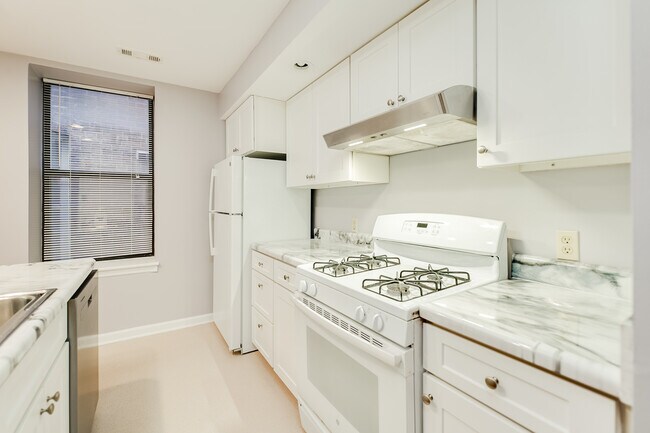 Kitchen - 3815 Folsom Ave
