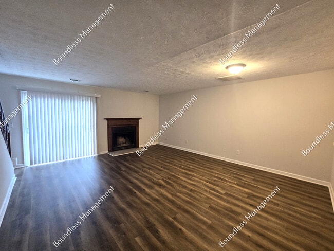 Foto del edificio - 1036 Thornwoode Ln