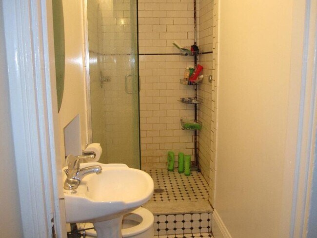 Photo - Walk to BU West Campus, Large Deck, Laundr... Apartment