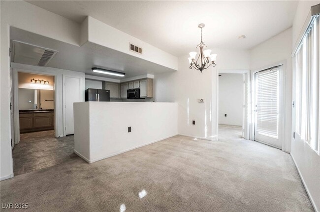 Building Photo - 3400 Cabana Dr