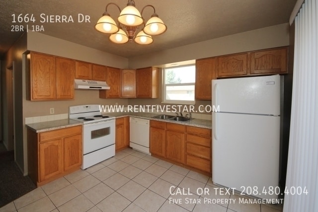 Building Photo - 1664 Sierra Dr