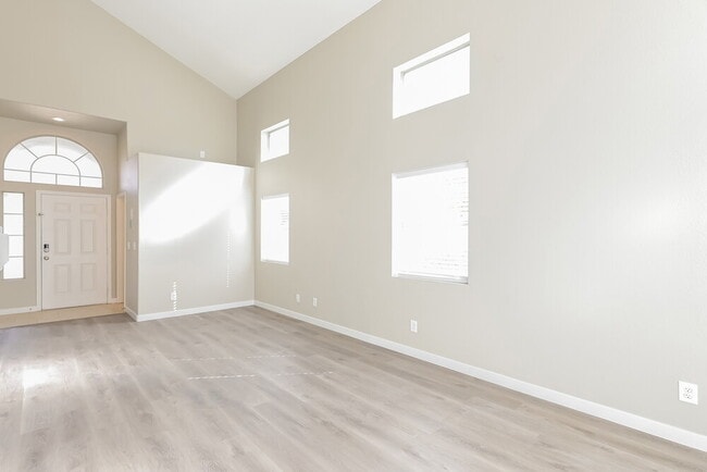 Building Photo - 2181 Hearts Club Dr