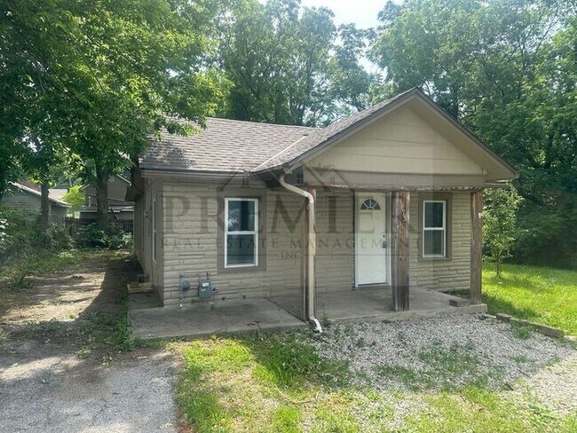 Building Photo - 3 bd/2 ba House - Rent $1399 - 1875 S Coy ...
