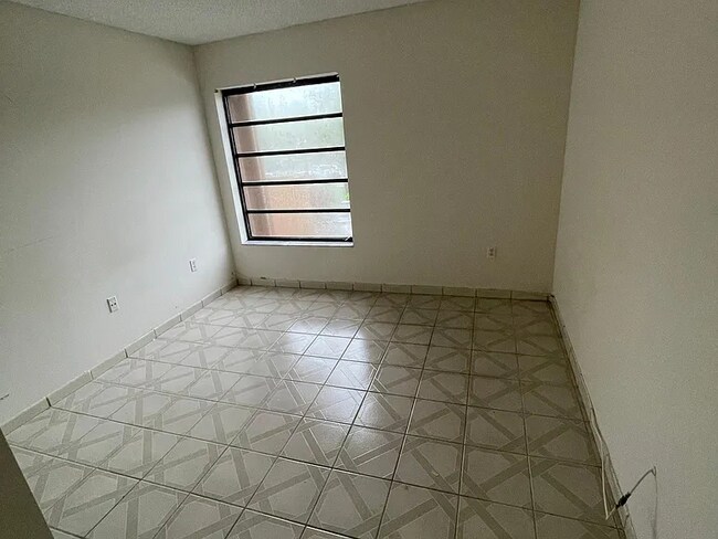 Building Photo - 5900 SW 127th Ave