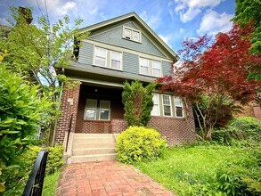 Building Photo - 1215 S Negley Ave