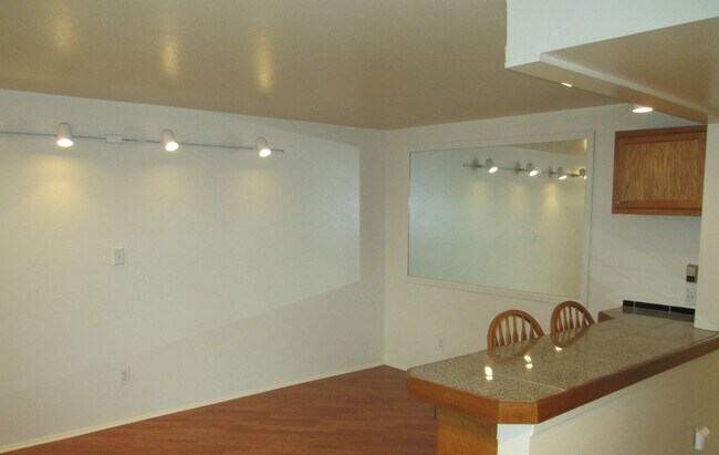 Foto del edificio - TOP FLOOR South Boulder 1 BD AVAILABLE NOW...