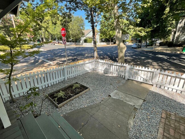 Foto del edificio - 8th &amp; Orient