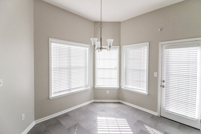 Foto del edificio - 6799 Showboat Ln