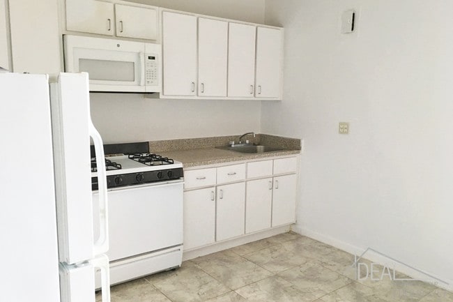 Building Photo - 209 Brighton 15Th St