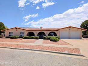 Building Photo - 612 Somerset Dr