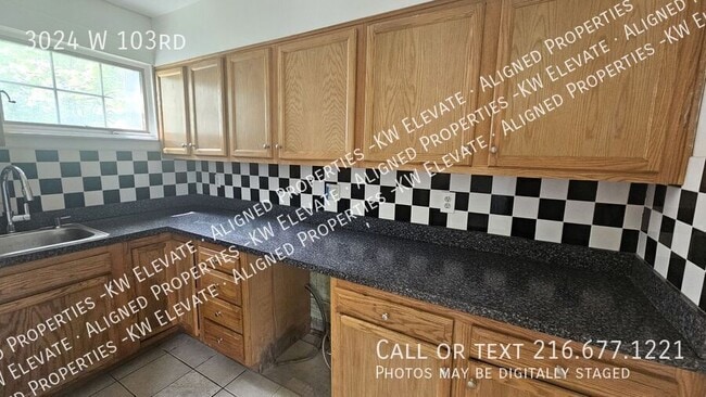 Building Photo - 3024 W 103rd St