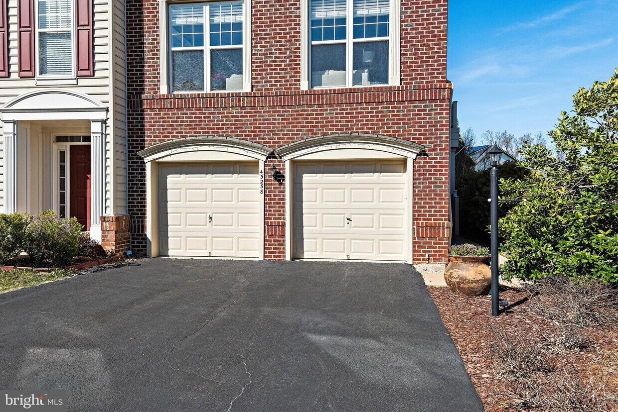 43238 Highgrove Terrace, Broadlands, VA 20148 Townhome Rentals in