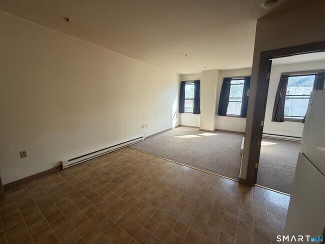 Foto del edificio - 277 N Main St