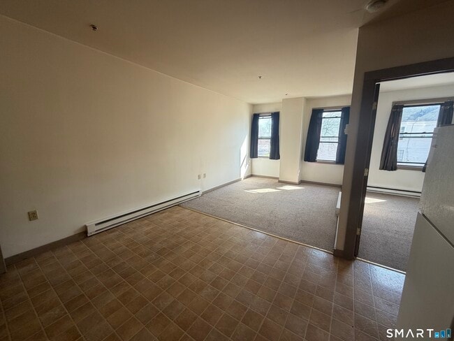 Building Photo - 277 N Main St