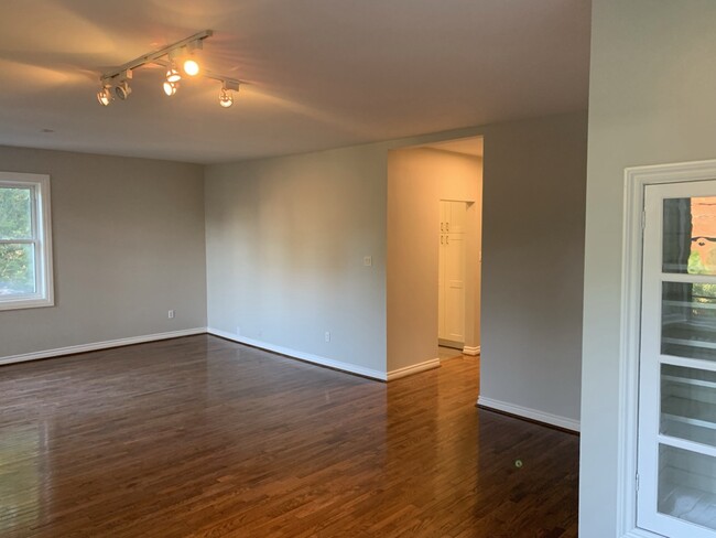 Building Photo - 158 Albany Av
