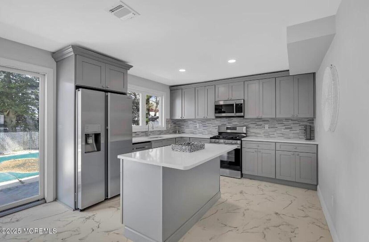 Foto principal - 1143 Roe Ave