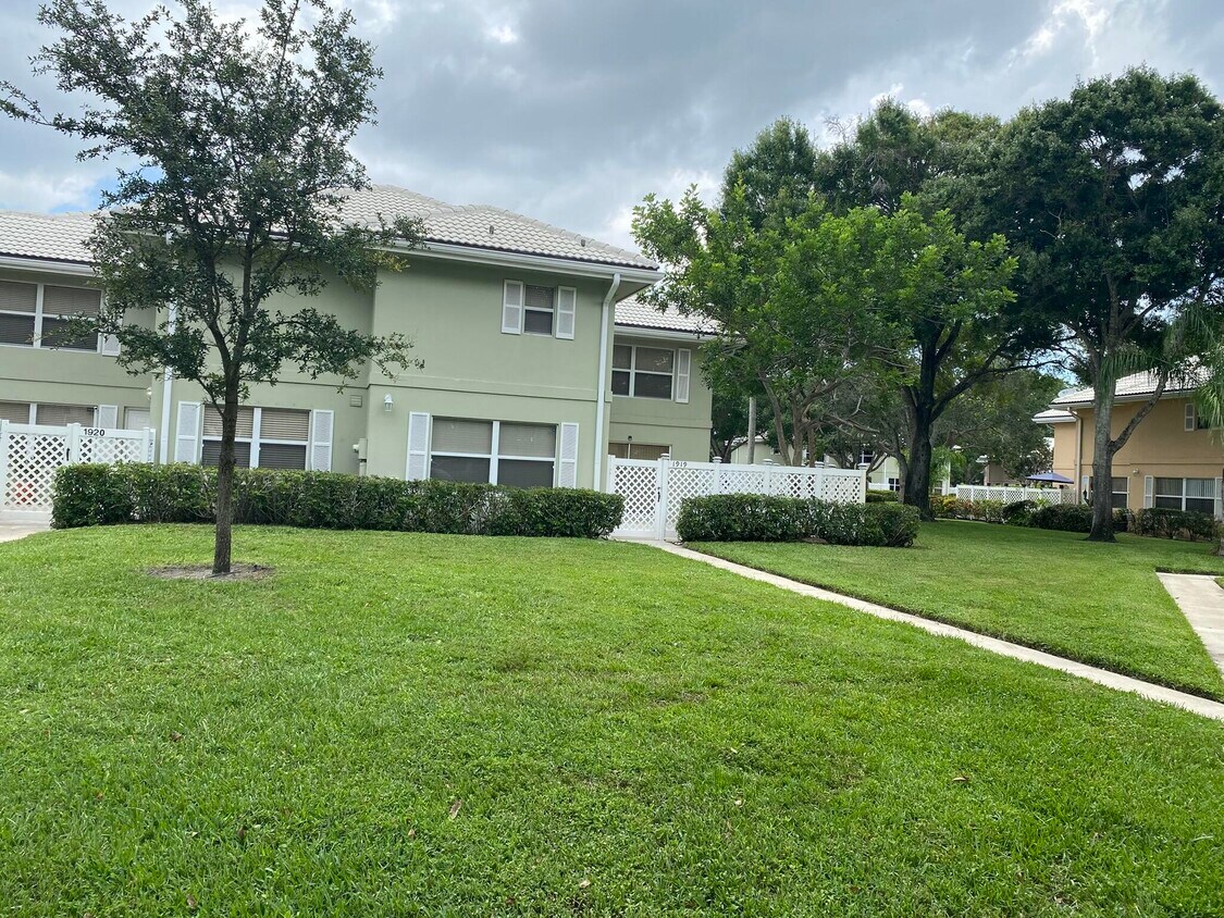 Foto principal - 1919 Stratford Way