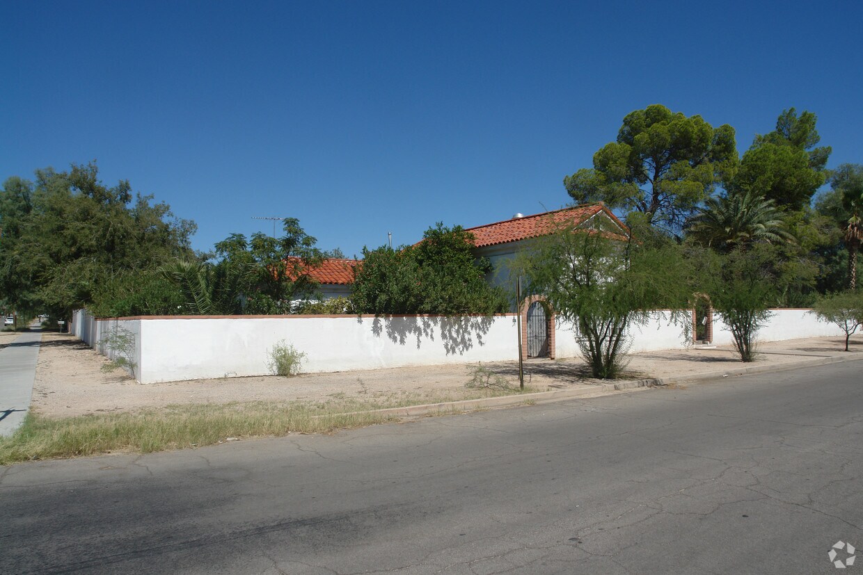 Foto del edificio - 907-911 E 8th St