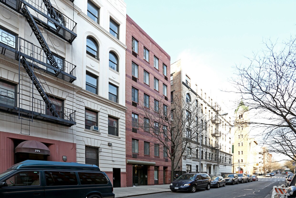 Primary Photo - 211 W 105th St