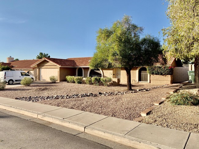 Building Photo - 836 E Forest Hills Dr