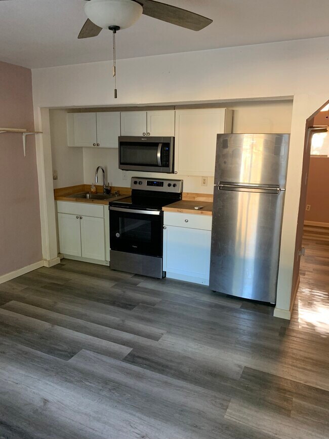 Foto del edificio - 240 Hollywood Blvd SE