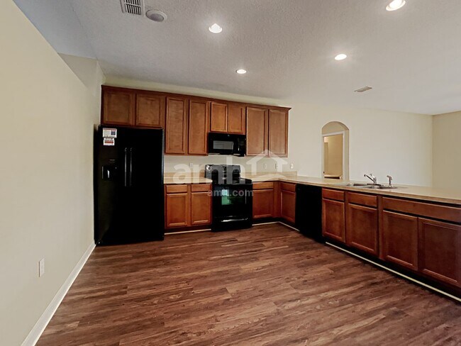 Building Photo - 711 Red Cedar Ct